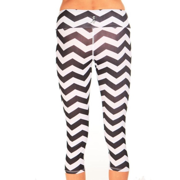 Chevron Print Capris - Picture 3 of 7
